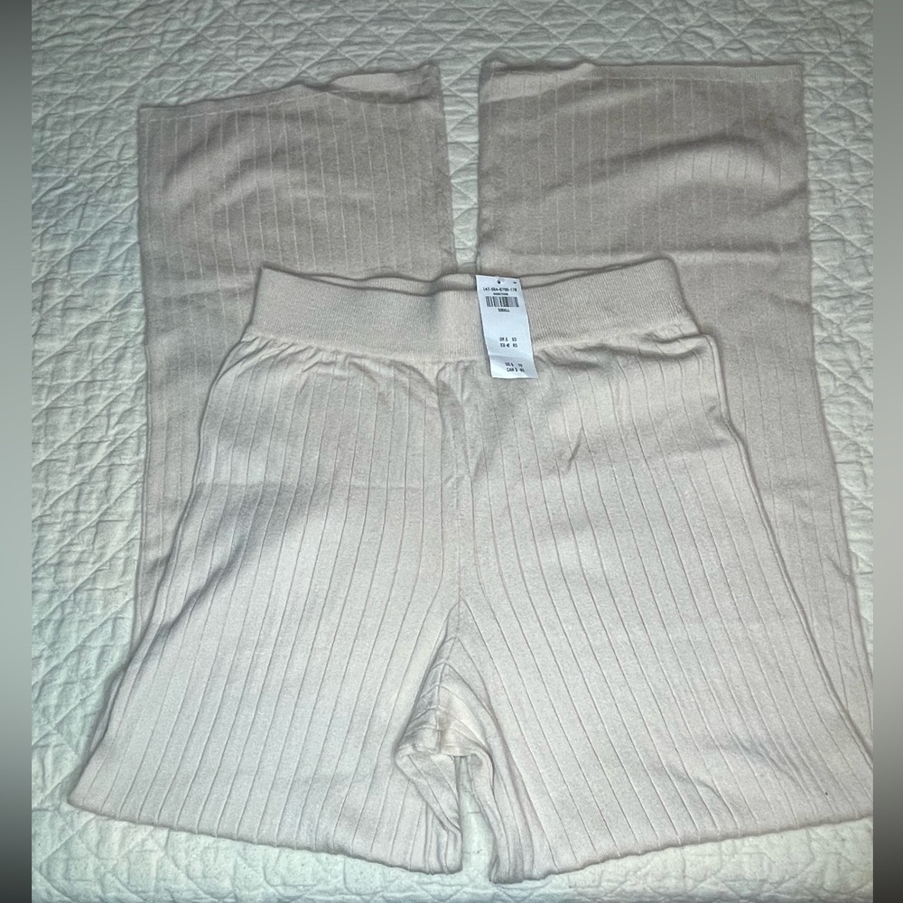 NWT Abercrombie 90s Straight Leg Sweater Pants  Size: small